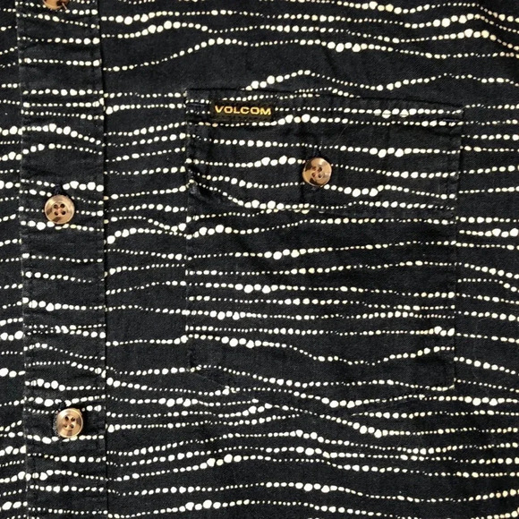 Volcom Men’s Slim Fit Button Front Short Sleeve Shirt - Picture 3 of 9